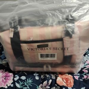 Brand new never used VS luggage set